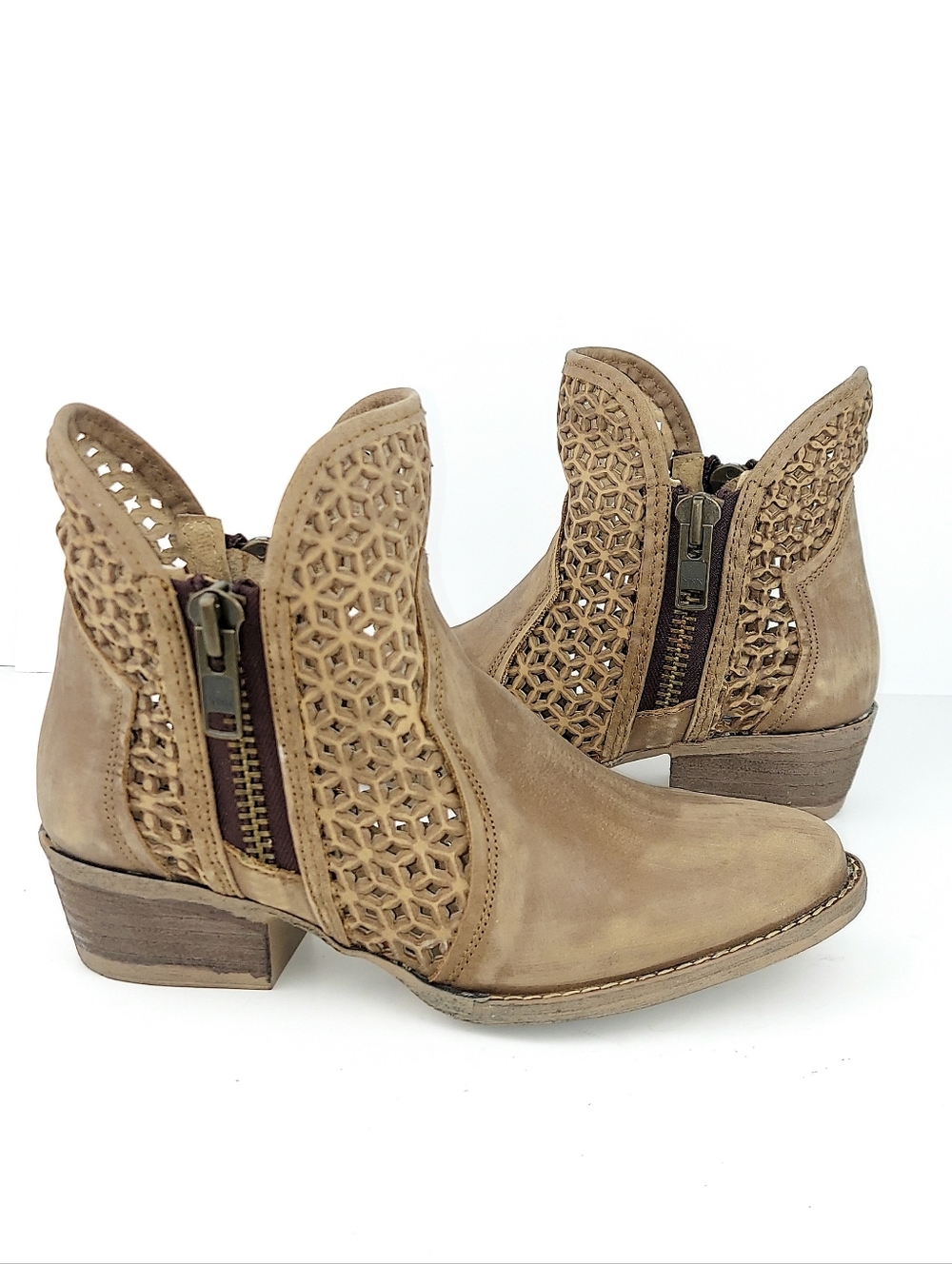 Corral Circle G Tan Cutout Leather Booties NWOT 7.5